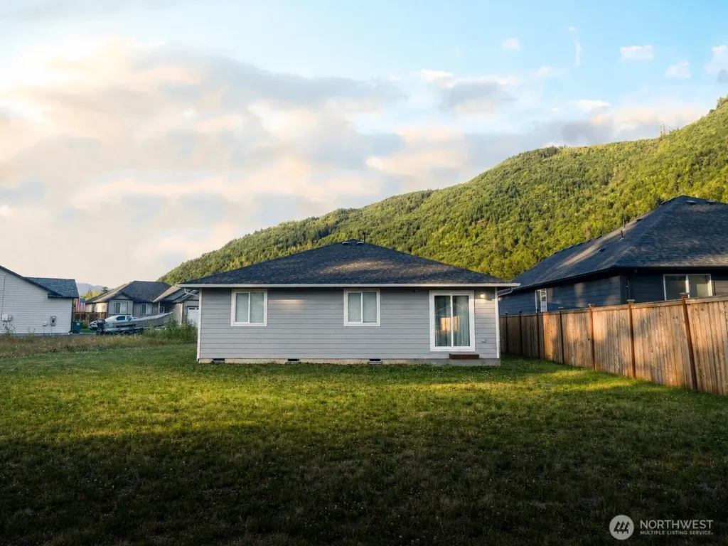 6311 Bearpaw Court Maple Falls WA 98266