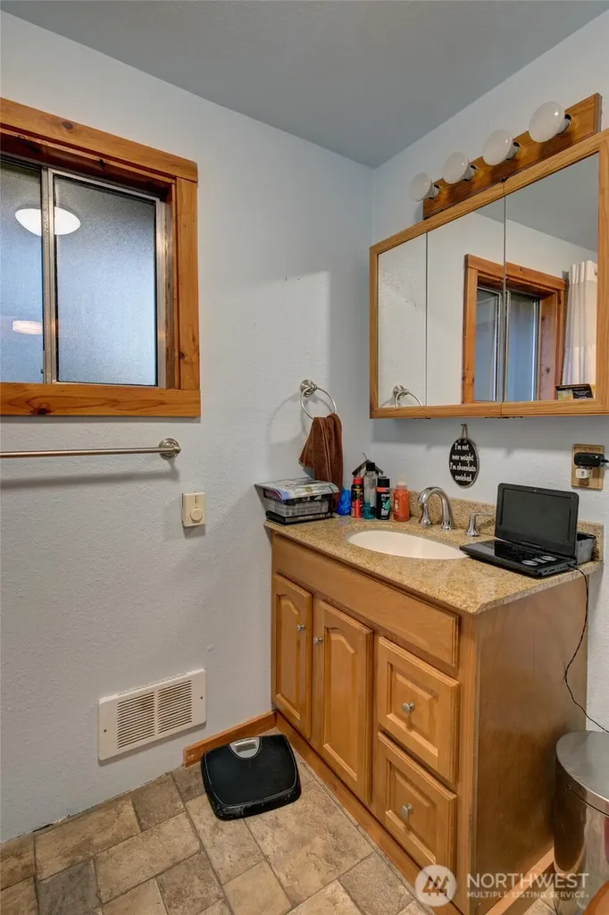 1131 W Schley Street Aberdeen WA 98520