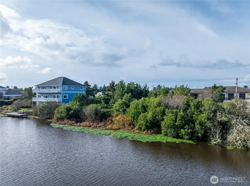 564 & 568 Point Brown Avenue NE Ocean Shores WA 98569