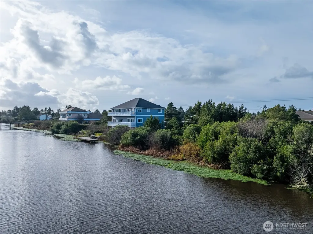 564 & 568 Point Brown Avenue NE Ocean Shores WA 98569