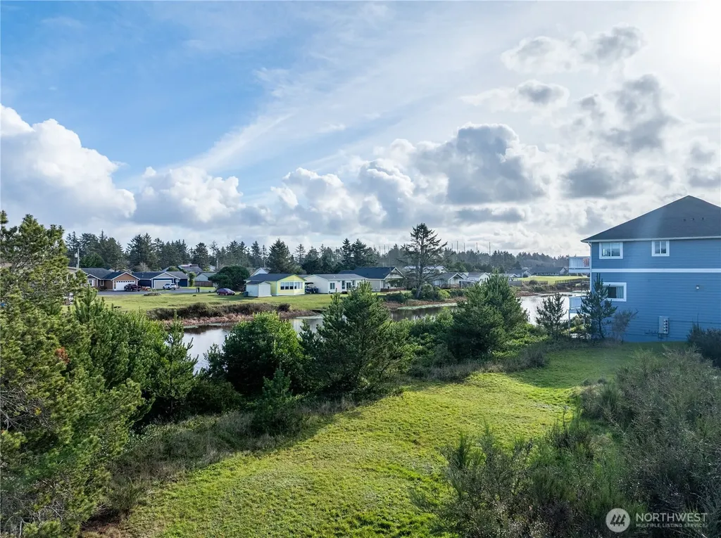 564 & 568 Point Brown Avenue NE Ocean Shores WA 98569