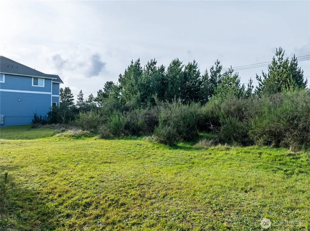 564 & 568 Point Brown Avenue NE Ocean Shores WA 98569