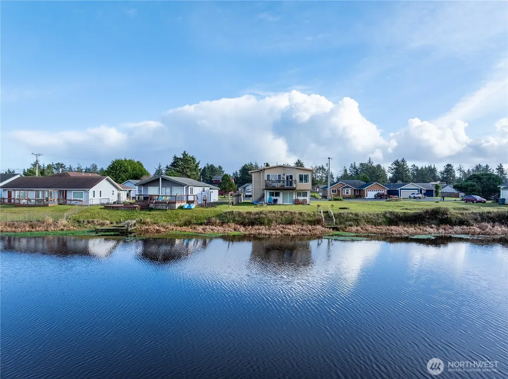 564 & 568 Point Brown Avenue NE Ocean Shores WA 98569