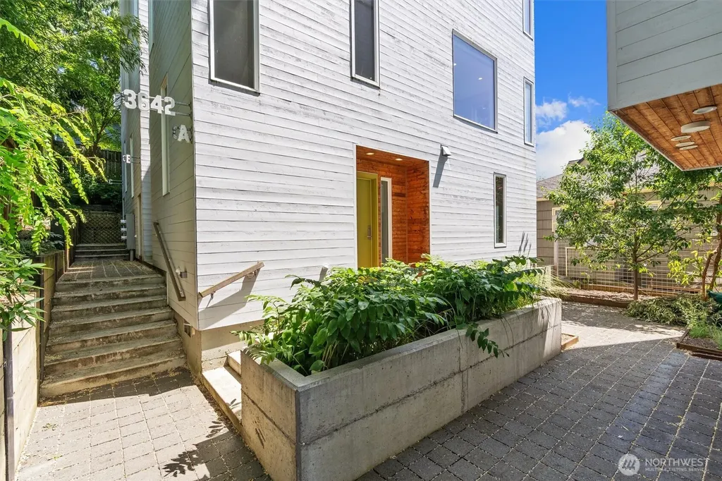 3642 Interlake Avenue N Seattle WA 98103