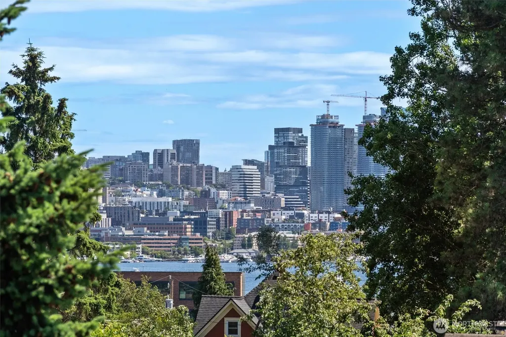 3642 Interlake Avenue N Seattle WA 98103