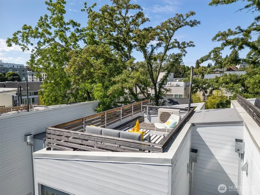 3642 Interlake Avenue N Seattle WA 98103