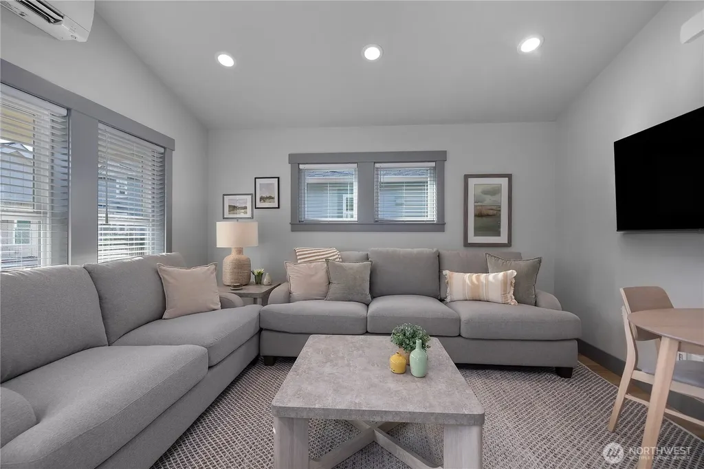 22 Bungalow Loop Pacific Beach WA 98571
