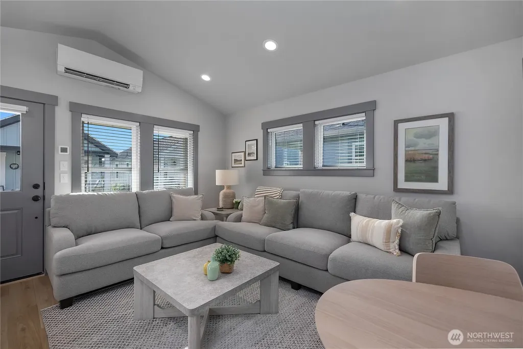 22 Bungalow Loop Pacific Beach WA 98571