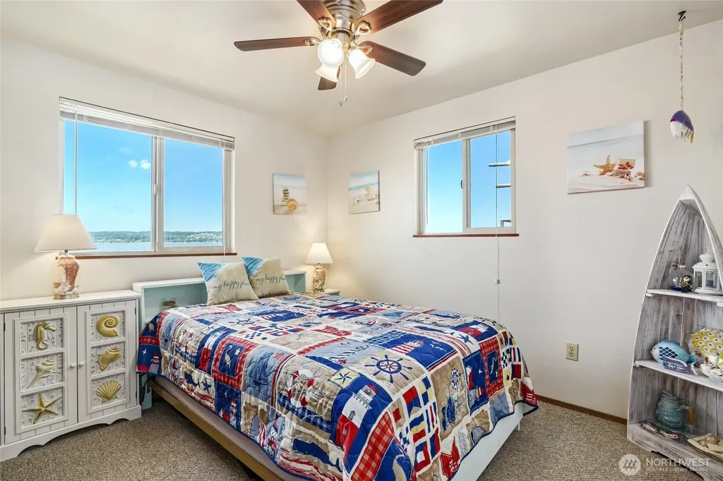 10 S Beach Drive Hat Island WA 98206