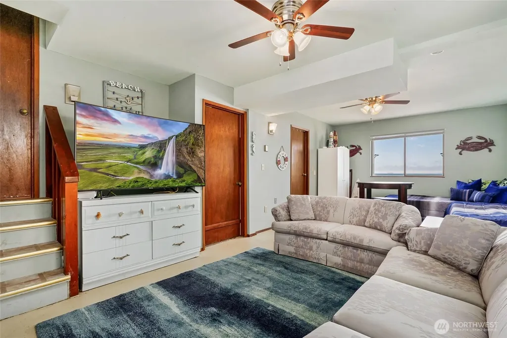 10 S Beach Drive Hat Island WA 98206