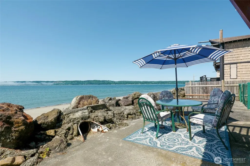 10 S Beach Drive Hat Island WA 98206
