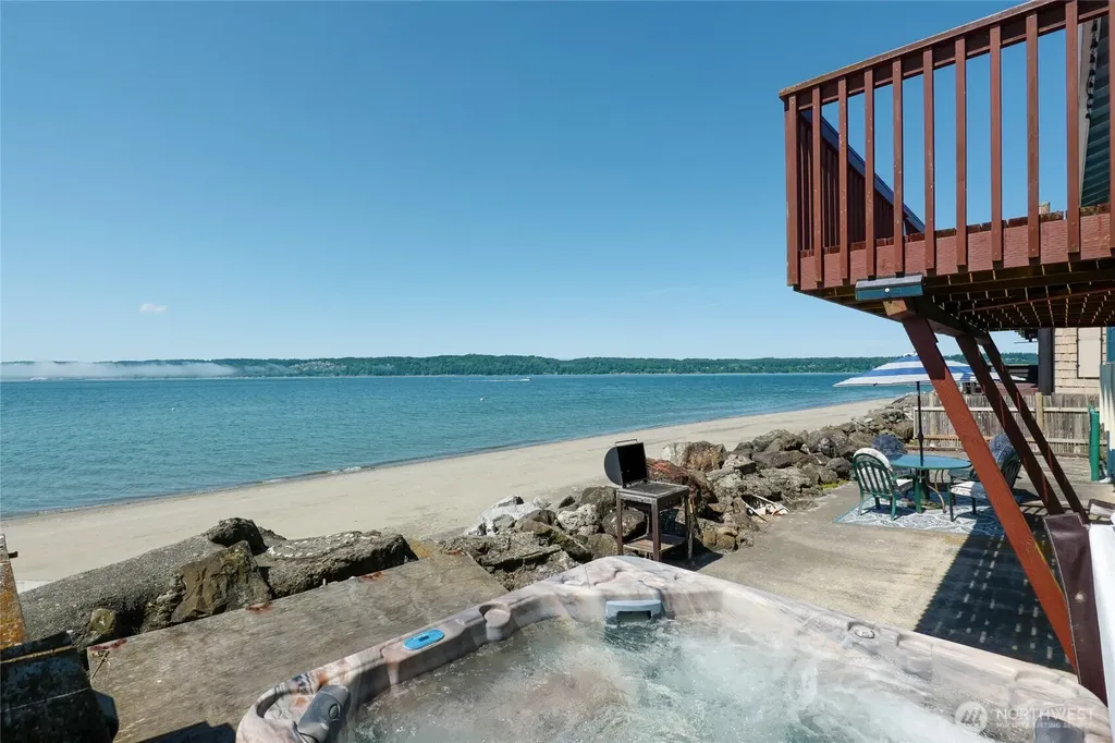 10 S Beach Drive Hat Island WA 98206