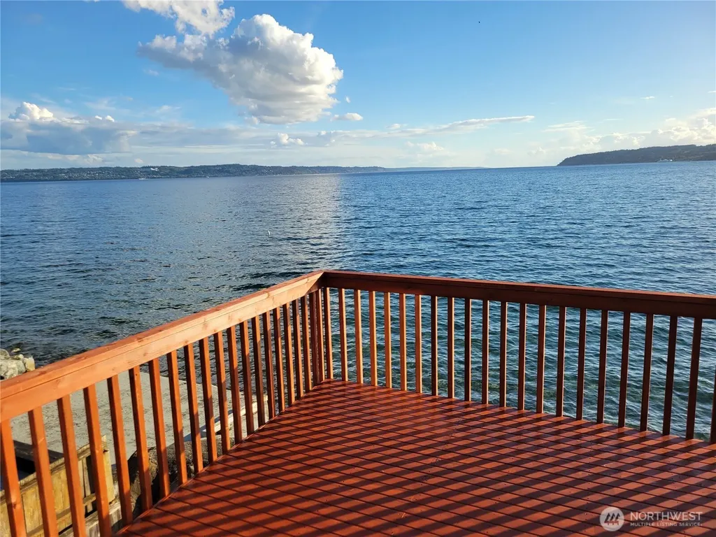10 S Beach Drive Hat Island WA 98206
