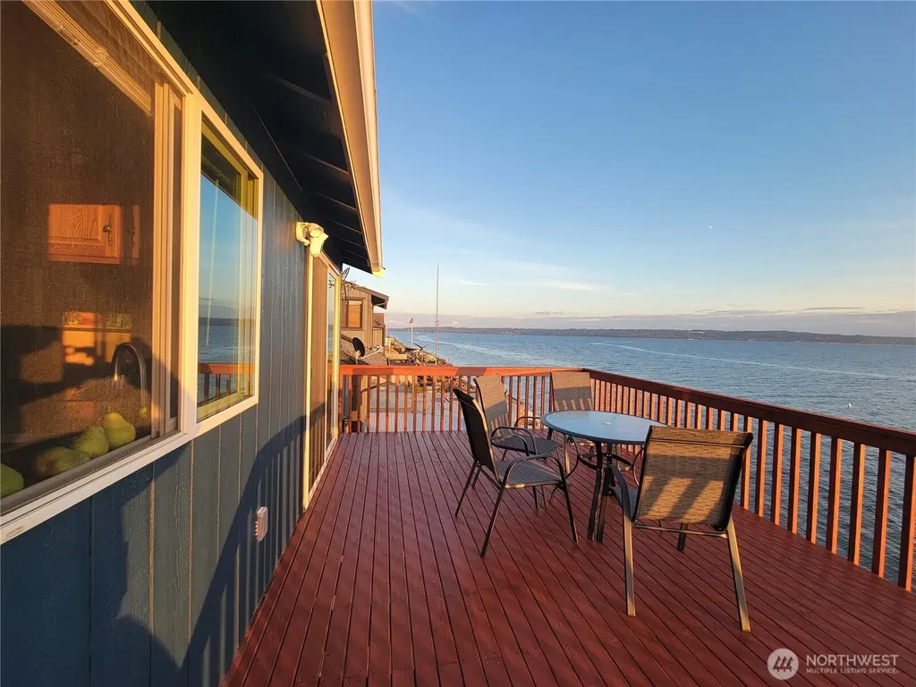 10 S Beach Drive Hat Island WA 98206