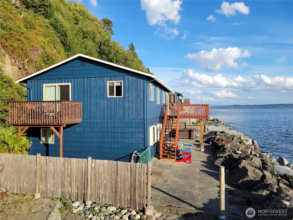 10 S Beach Drive Hat Island WA 98206