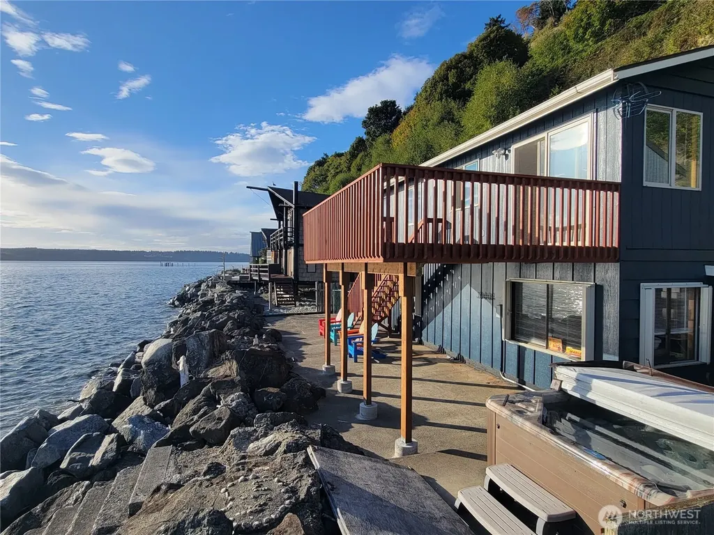 10 S Beach Drive Hat Island WA 98206