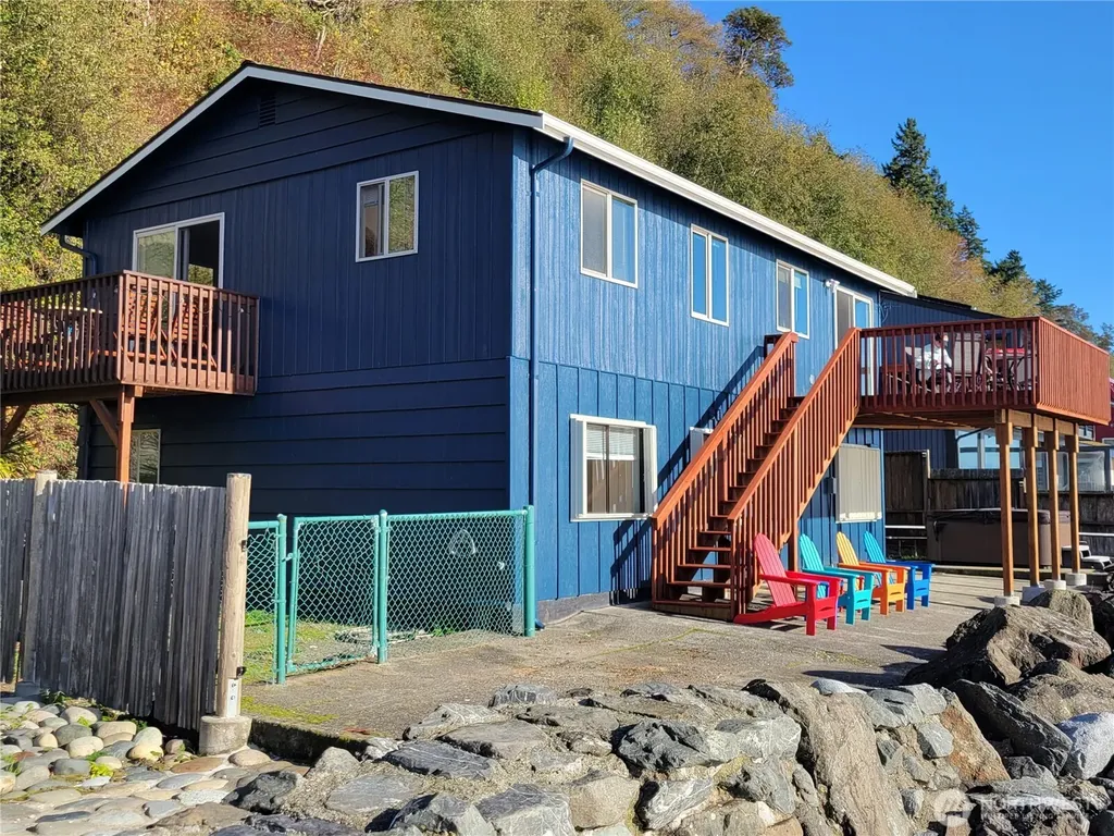 10 S Beach Drive Hat Island WA 98206