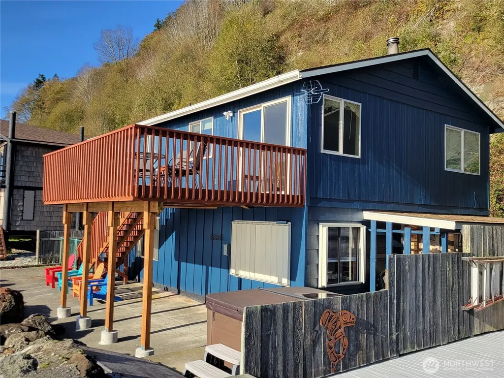 10 S Beach Drive Hat Island WA 98206