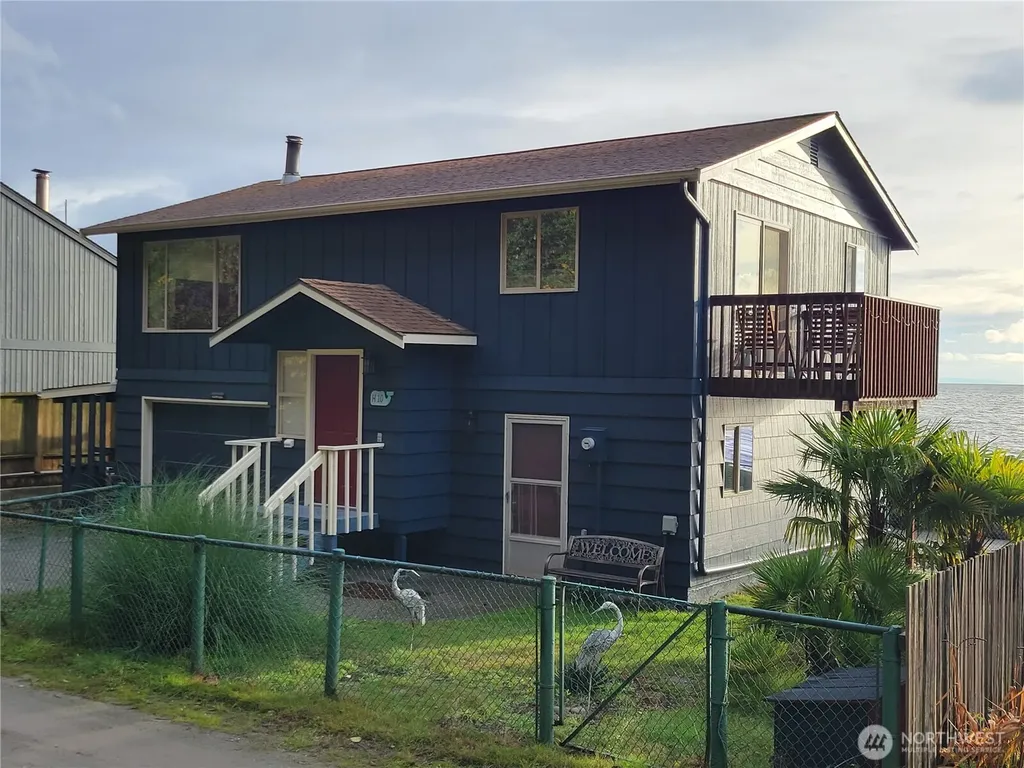10 S Beach Drive Hat Island WA 98206