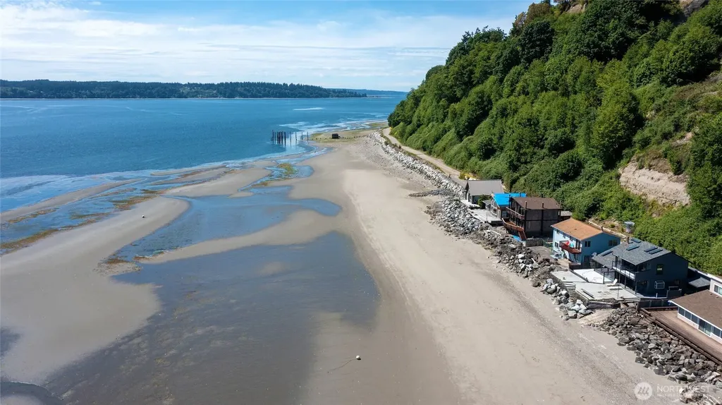 10 S Beach Drive Hat Island WA 98206