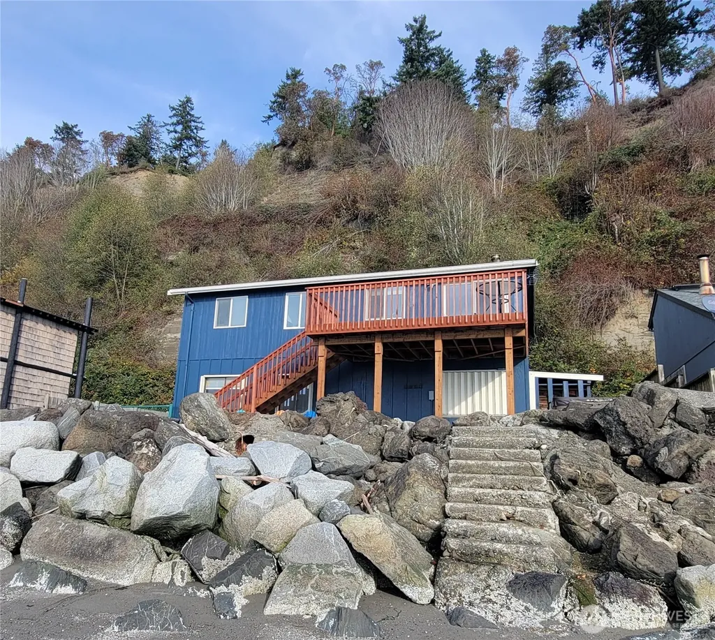 10 S Beach Drive Hat Island WA 98206