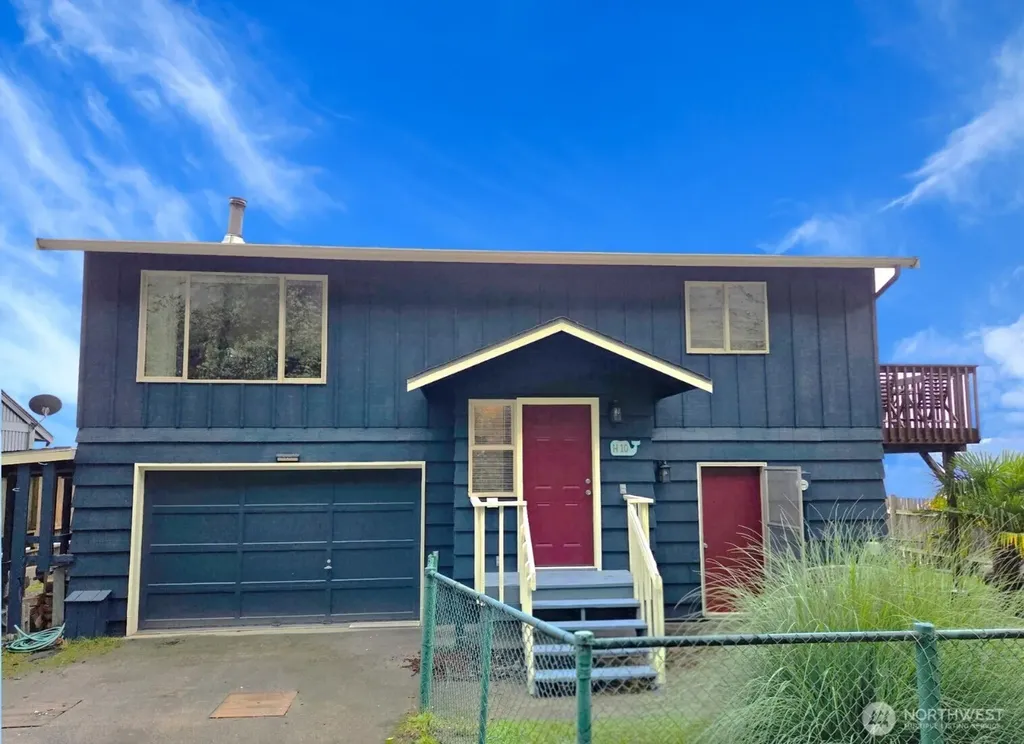 10 S Beach Drive Hat Island WA 98206