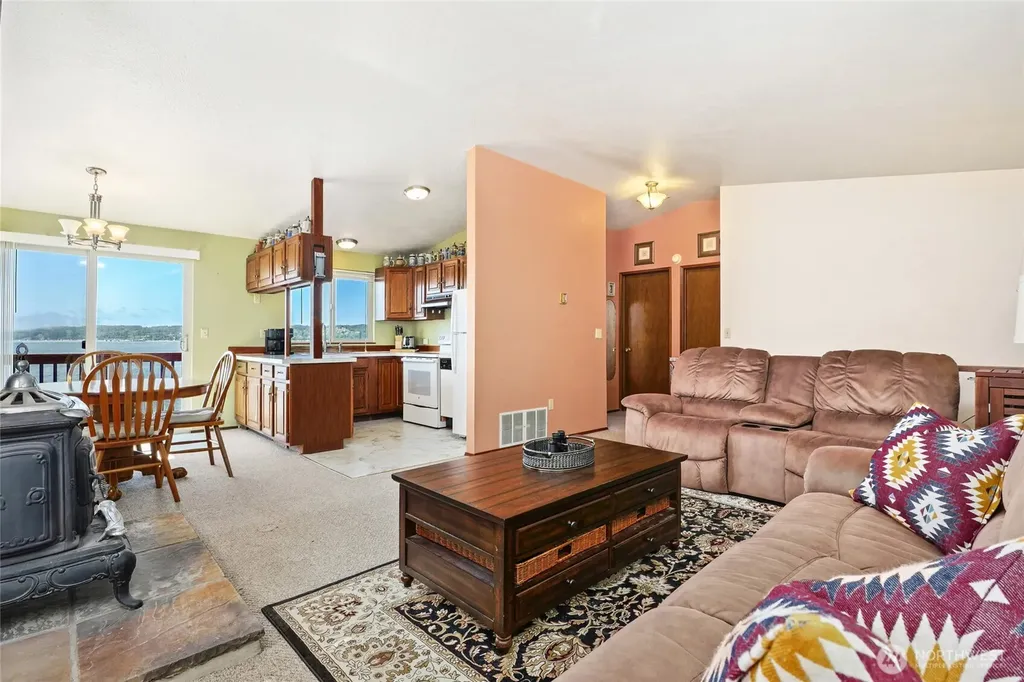10 S Beach Drive Hat Island WA 98206