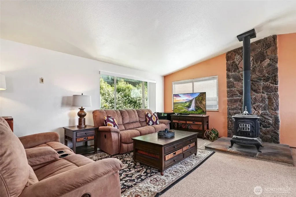 10 S Beach Drive Hat Island WA 98206
