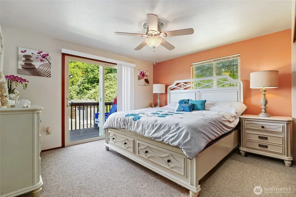 10 S Beach Drive Hat Island WA 98206