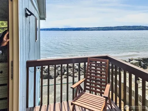 10 S Beach Drive Hat Island WA 98206