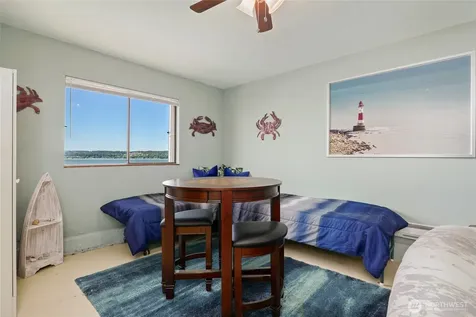 10 S Beach Drive Hat Island WA 98206