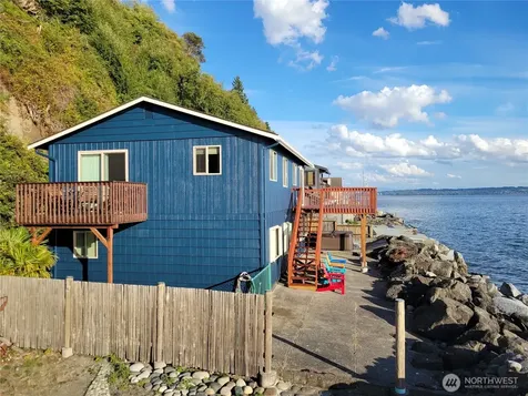 10 S Beach Drive Hat Island WA 98206
