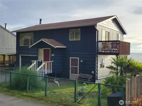 10 S Beach Drive Hat Island WA 98206