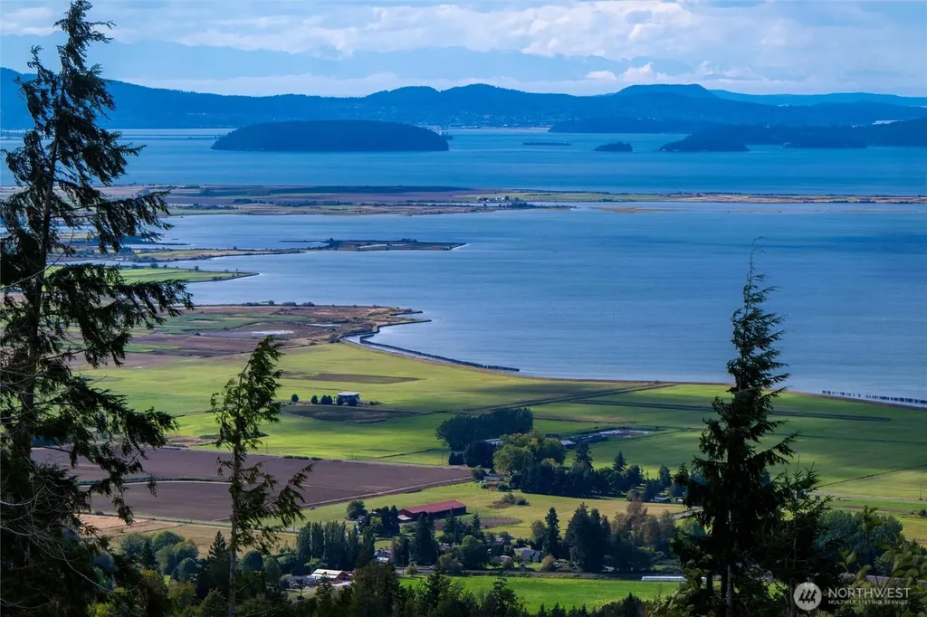 3140 Blanchard Knob Trail Bow WA 98232