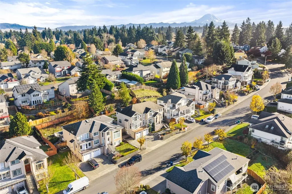 5228 Highland Dr SE Auburn WA 98092