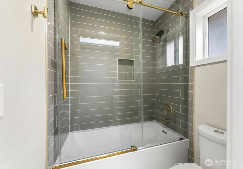 5228 Highland Dr SE Auburn WA 98092