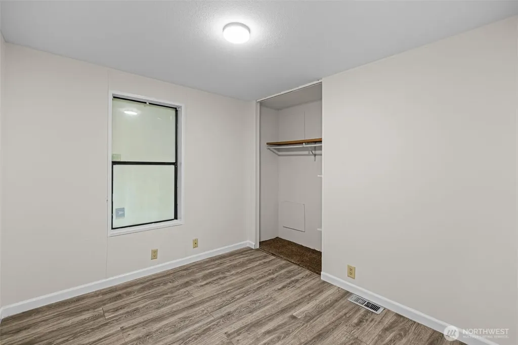 10302 Lakeview Avenue SW Lakewood WA 98499