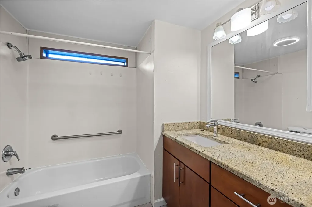 10302 Lakeview Avenue SW Lakewood WA 98499