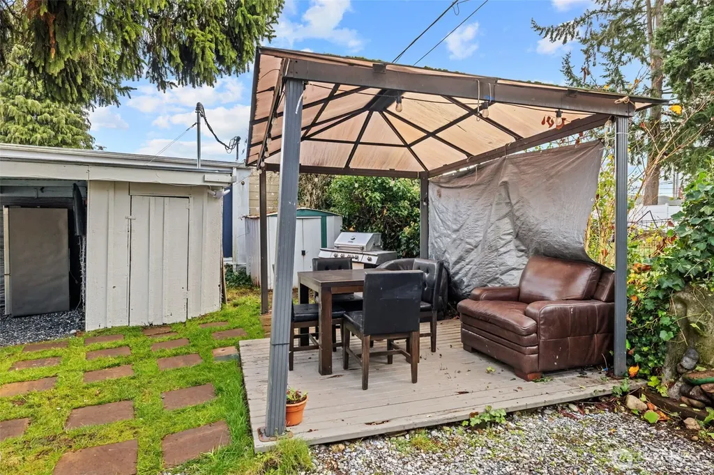 10302 Lakeview Avenue SW Lakewood WA 98499