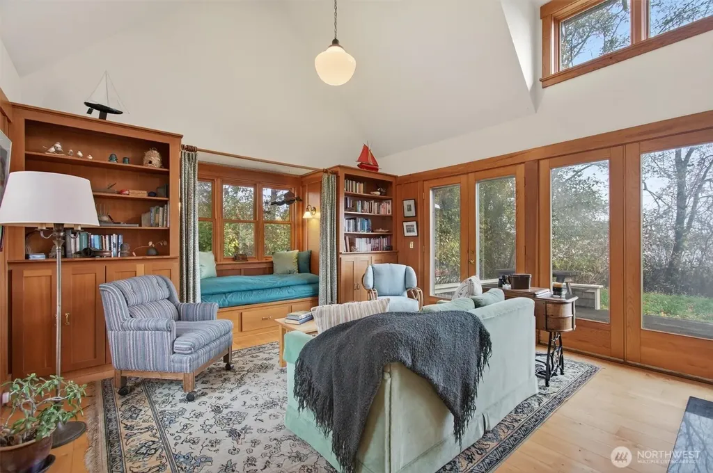 357 E Birnie Slough Road Cathlamet WA 98612