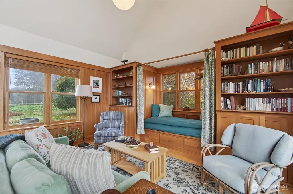 357 E Birnie Slough Road Cathlamet WA 98612