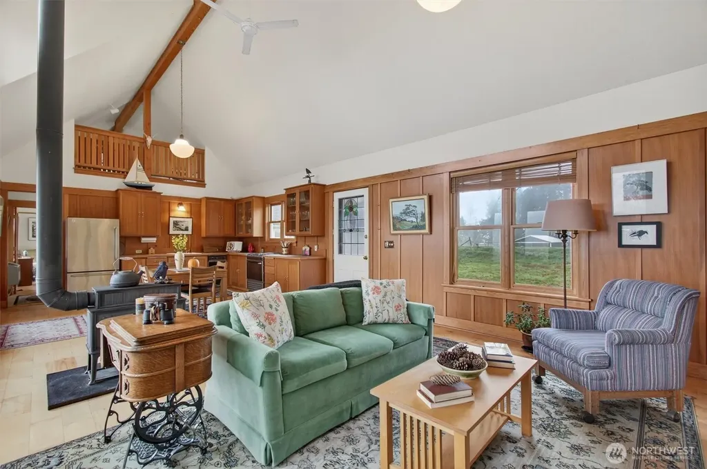 357 E Birnie Slough Road Cathlamet WA 98612