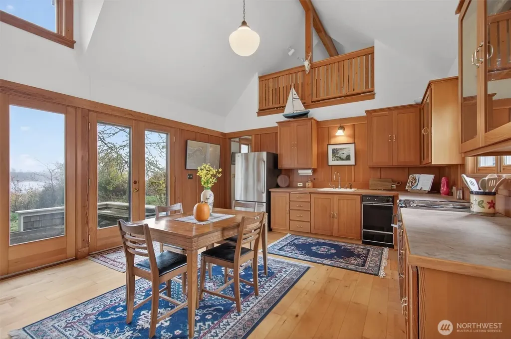 357 E Birnie Slough Road Cathlamet WA 98612