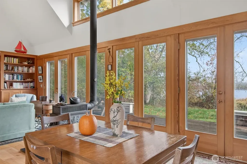 357 E Birnie Slough Road Cathlamet WA 98612