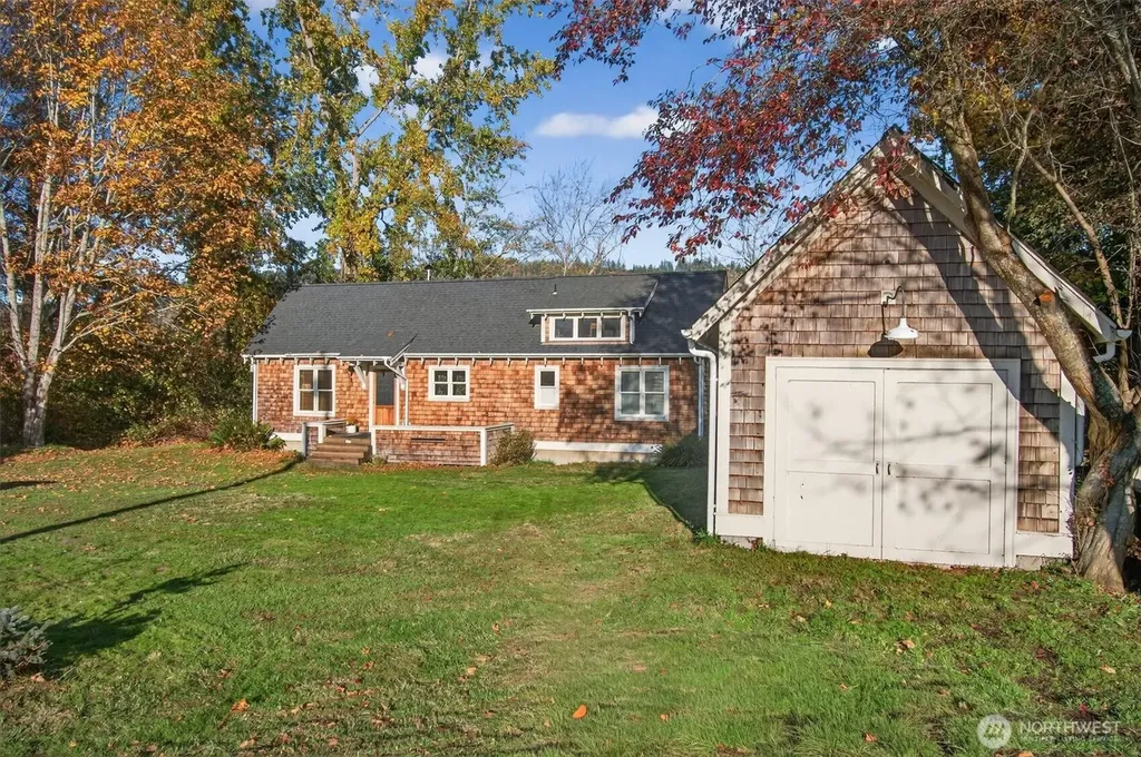 357 E Birnie Slough Road Cathlamet WA 98612