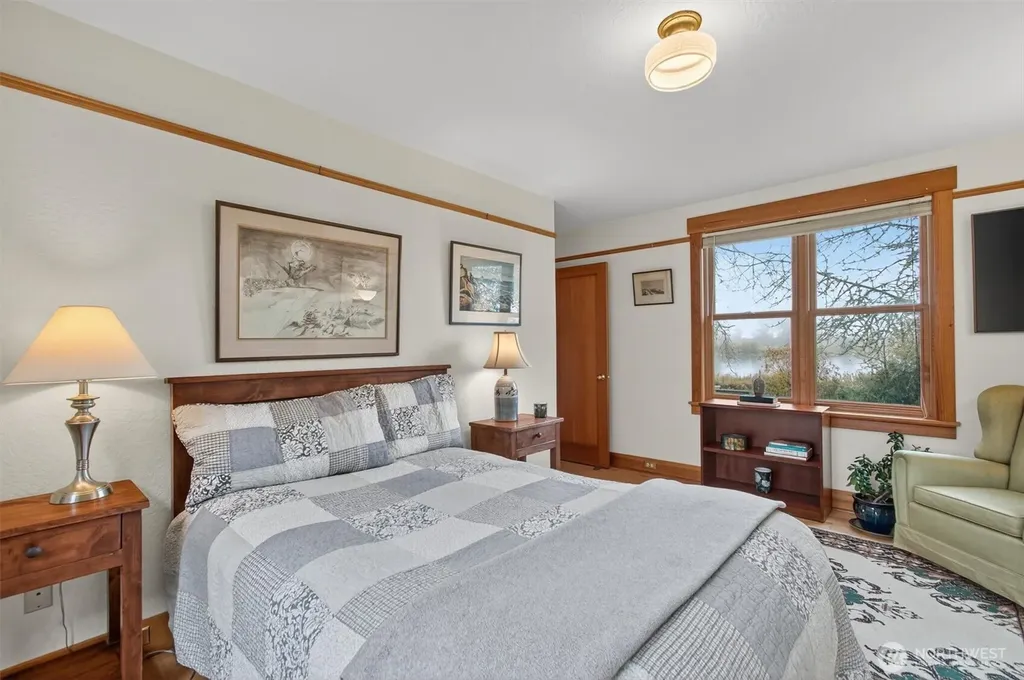 357 E Birnie Slough Road Cathlamet WA 98612