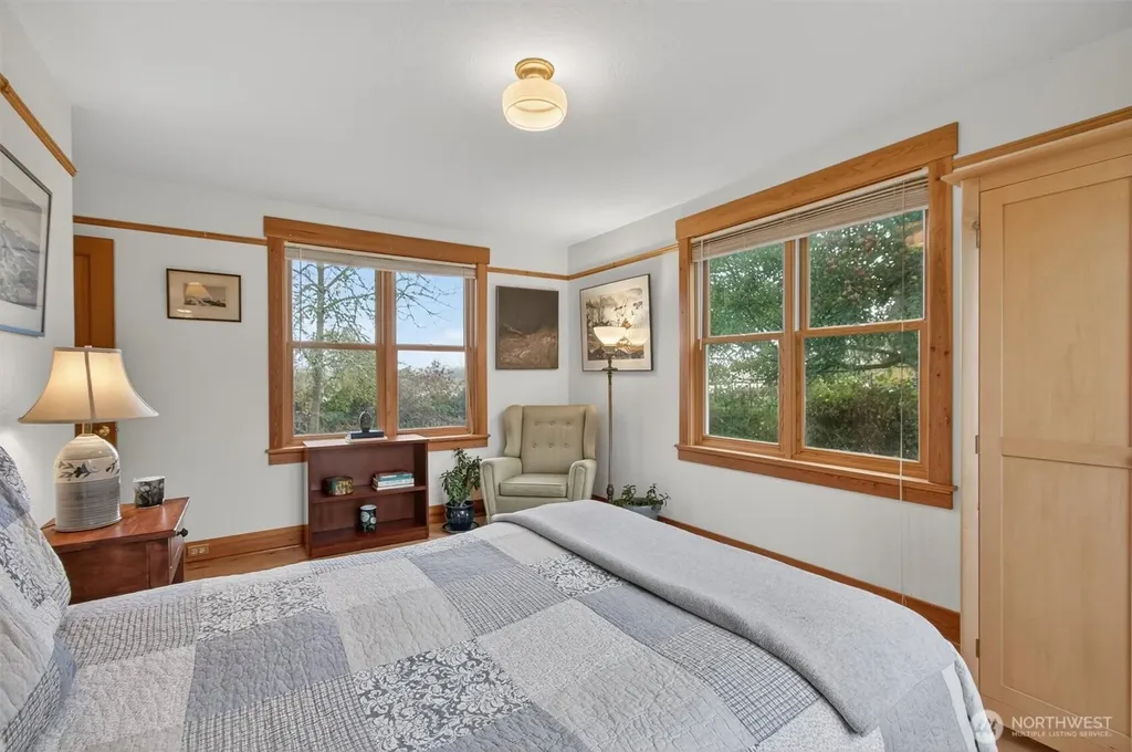 357 E Birnie Slough Road Cathlamet WA 98612