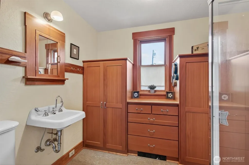 357 E Birnie Slough Road Cathlamet WA 98612