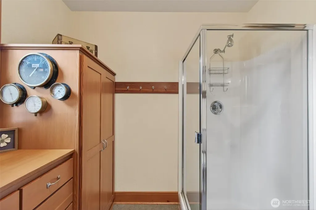 357 E Birnie Slough Road Cathlamet WA 98612
