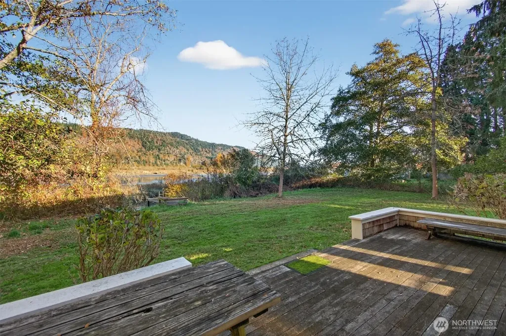 357 E Birnie Slough Road Cathlamet WA 98612